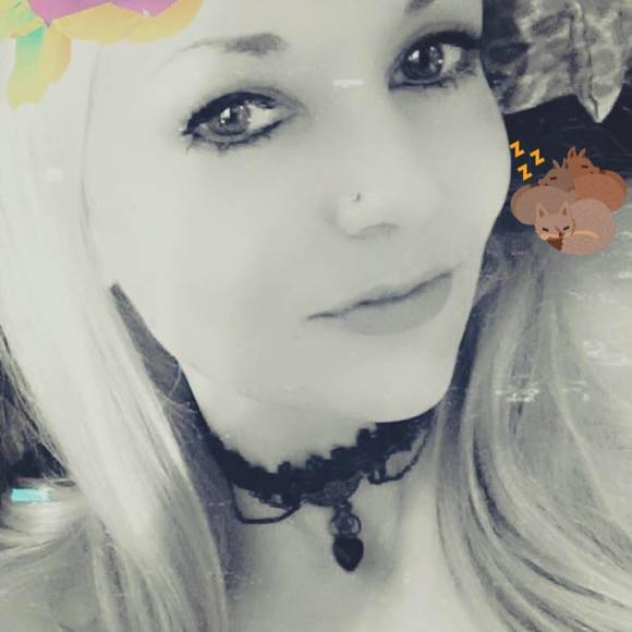 Meet your Posher, Harley.Cosplayer and animal ❤️er - Picture 2 of 8